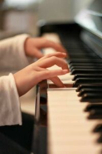 10 Bản Nhạc Piano "Dễ Thương" Cho Người Mới Học
