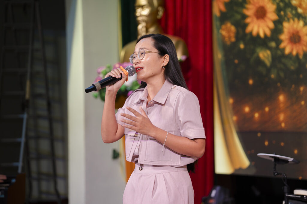 Người lớn có nên học thanh nhạc không? - Lớp thanh nhạc người lớn tại The Story